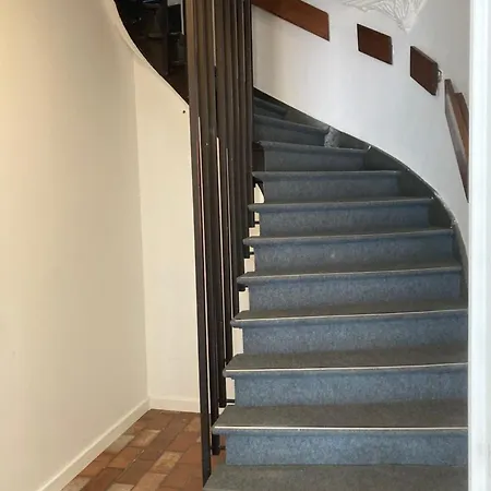 Le Gambetta Theatre De *